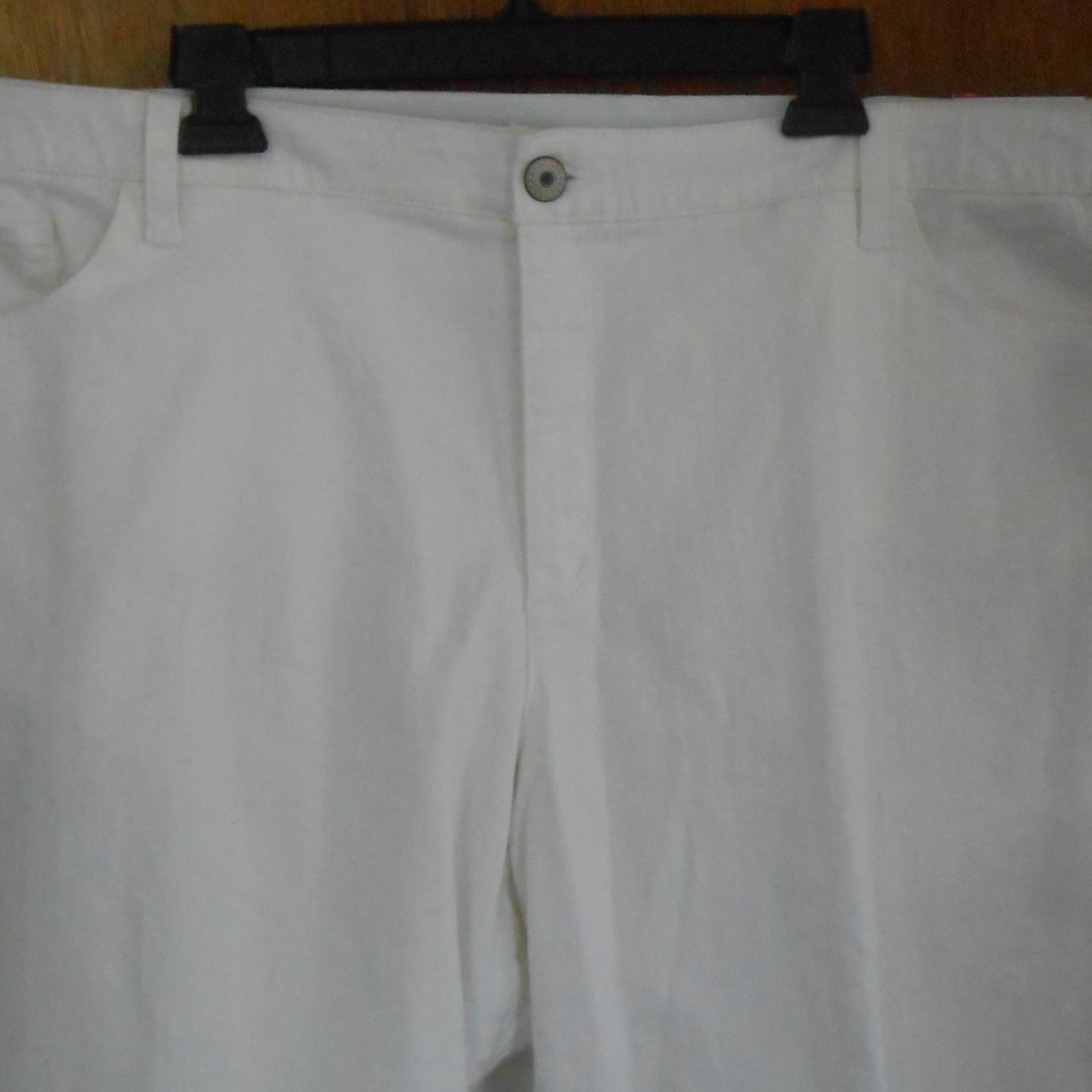 CJ Banks White Denim Capri 24W Elastic in Waist